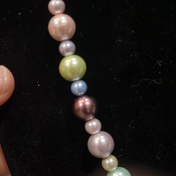 Beautiful custom 20” beaded necklace and 2” dangle earrings. New! - Picture 3 of 6